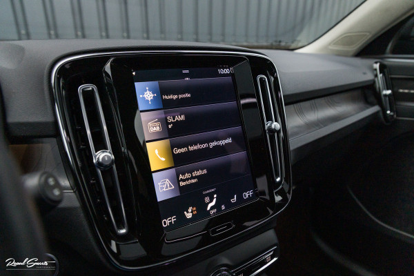 Volvo XC40 1.5 T5 Plug-in hybrid Ultimate Dark | Panorama dak | Zwenkbare trekhaak | Adaptieve cruise | Blis | Memory |