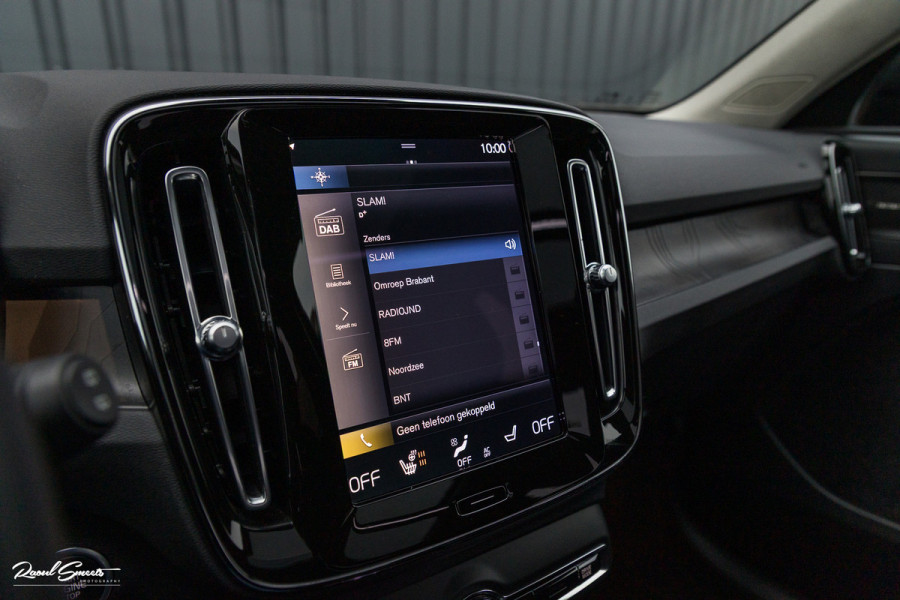 Volvo XC40 1.5 T5 Plug-in hybrid Ultimate Dark | Panorama dak | Zwenkbare trekhaak | Adaptieve cruise | Blis | Memory |