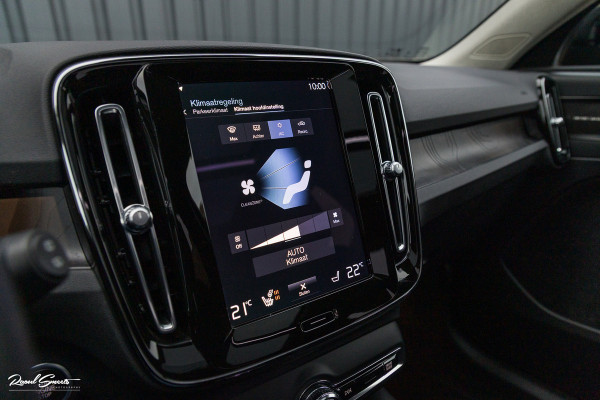 Volvo XC40 1.5 T5 Plug-in hybrid Ultimate Dark | Panorama dak | Zwenkbare trekhaak | Adaptieve cruise | Blis | Memory |