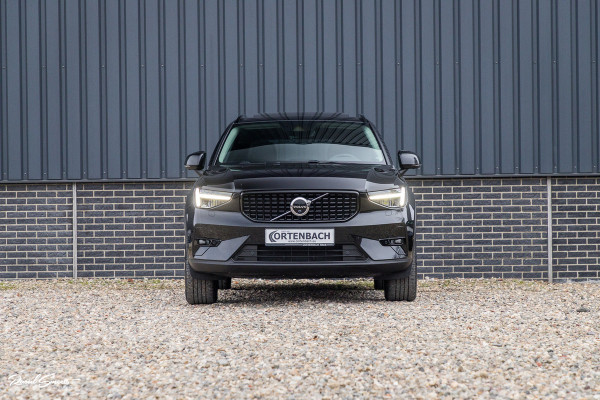 Volvo XC40 1.5 T5 Plug-in hybrid Ultimate Dark | Panorama dak | Zwenkbare trekhaak | Adaptieve cruise | Blis | Memory |