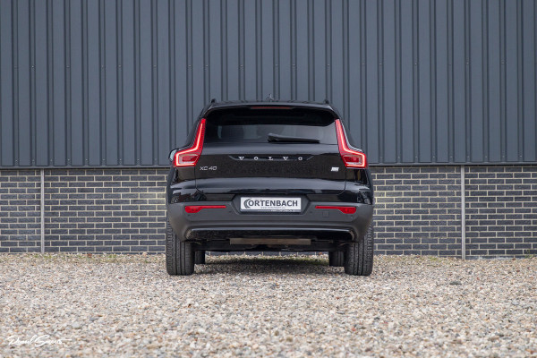 Volvo XC40 1.5 T5 Plug-in hybrid Ultimate Dark | Panorama dak | Zwenkbare trekhaak | Adaptieve cruise | Blis | Memory |