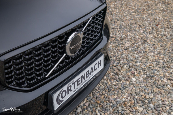 Volvo XC40 1.5 T5 Plug-in hybrid Ultimate Dark | Panorama dak | Zwenkbare trekhaak | Adaptieve cruise | Blis | Memory |
