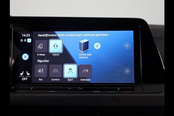 Volkswagen Golf 1.4 eHybrid Style 204 pk Automaat (DSG) | Navigatie | Panoramadak | Parkeersensoren | Adaptieve cruise control | Stoelverwarming |