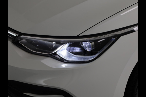 Volkswagen Golf 1.4 eHybrid Style 204 pk Automaat (DSG) | Navigatie | Panoramadak | Parkeersensoren | Adaptieve cruise control | Stoelverwarming |