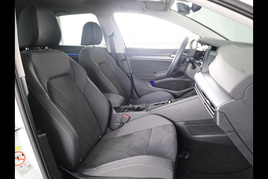 Volkswagen Golf 1.4 eHybrid Style 204 pk Automaat (DSG) | Navigatie | Panoramadak | Parkeersensoren | Adaptieve cruise control | Stoelverwarming |