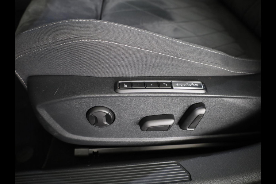 Volkswagen Golf 1.4 eHybrid Style 204 pk Automaat (DSG) | Navigatie | Panoramadak | Parkeersensoren | Adaptieve cruise control | Stoelverwarming |