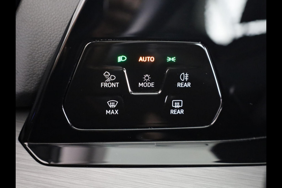 Volkswagen Golf 1.4 eHybrid Style 204 pk Automaat (DSG) | Navigatie | Panoramadak | Parkeersensoren | Adaptieve cruise control | Stoelverwarming |