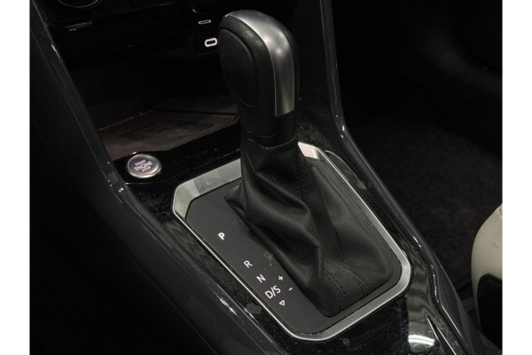 Volkswagen T-Roc 1.5 TSI Sport - Automaat - Pano/Schuifdak - Navi - Climate - Org.NL