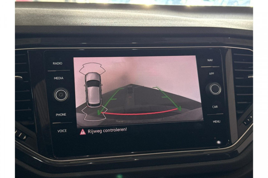 Volkswagen T-Roc 1.5 TSI Sport - Automaat - Pano/Schuifdak - Navi - Climate - Org.NL