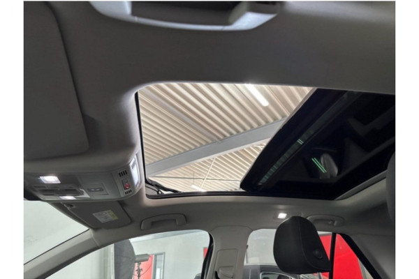 Volkswagen T-Roc 1.5 TSI Sport - Automaat - Pano/Schuifdak - Navi - Climate - Org.NL