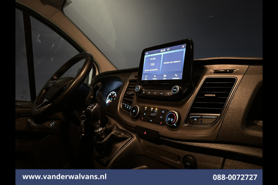 Ford Transit Custom 2.0 TDCI 131pk L2H1 Euro6 Airco | LED | Apple Carplay | Cruisecontrol | 2800kg Trekhaak Parkeersensoren, Stoelverwarming, Verwarmde voorruit, Bijrijdersbank