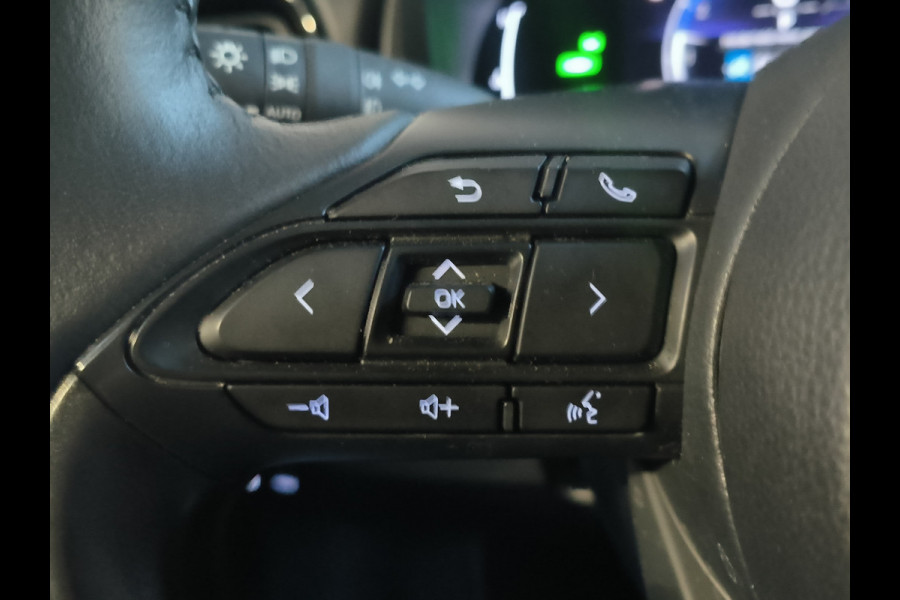 Toyota Yaris Cross 1.5 Hybrid 115 Dynamic Automaat uit 2025 Rijklaar + Fabrieksgarantie tot 2030 Henk Jongen Auto's in Helmond,  al 50 jaar service zoals 't hoort!