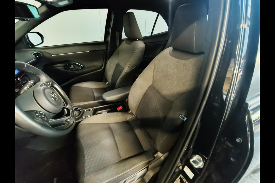 Toyota Yaris Cross 1.5 Hybrid 115 Dynamic Automaat uit 2025 Rijklaar + Fabrieksgarantie tot 2030 Henk Jongen Auto's in Helmond,  al 50 jaar service zoals 't hoort!