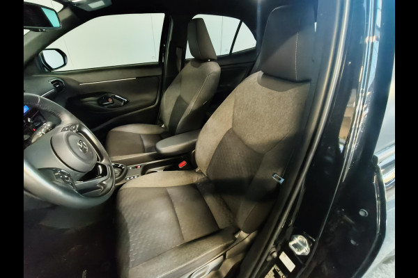 Toyota Yaris Cross 1.5 Hybrid 115 Dynamic Automaat uit 2025 Rijklaar + Fabrieksgarantie tot 2030 Henk Jongen Auto's in Helmond,  al 50 jaar service zoals 't hoort!