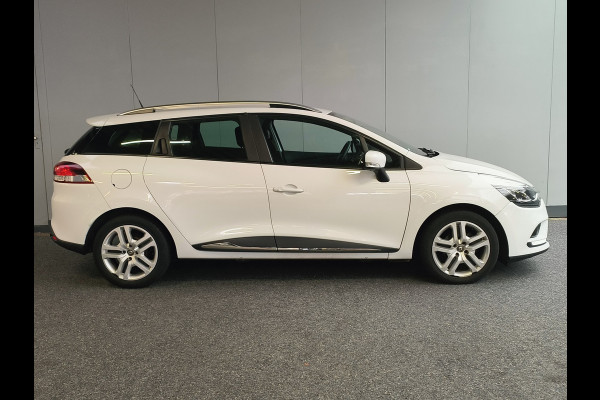 Renault Clio Estate 0.9 TCe Zen Rijklaar + 12 maanden Bovag-garantie Henk Jongen Auto's in Helmond,  al 50 jaar service zoals 't hoort!