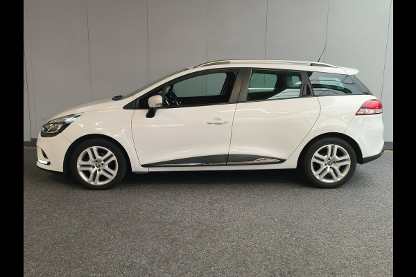 Renault Clio Estate 0.9 TCe Zen Rijklaar + 12 maanden Bovag-garantie Henk Jongen Auto's in Helmond,  al 50 jaar service zoals 't hoort!