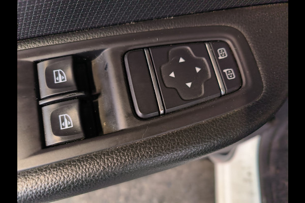 Renault Clio Estate 0.9 TCe Zen Rijklaar + 12 maanden Bovag-garantie Henk Jongen Auto's in Helmond,  al 50 jaar service zoals 't hoort!