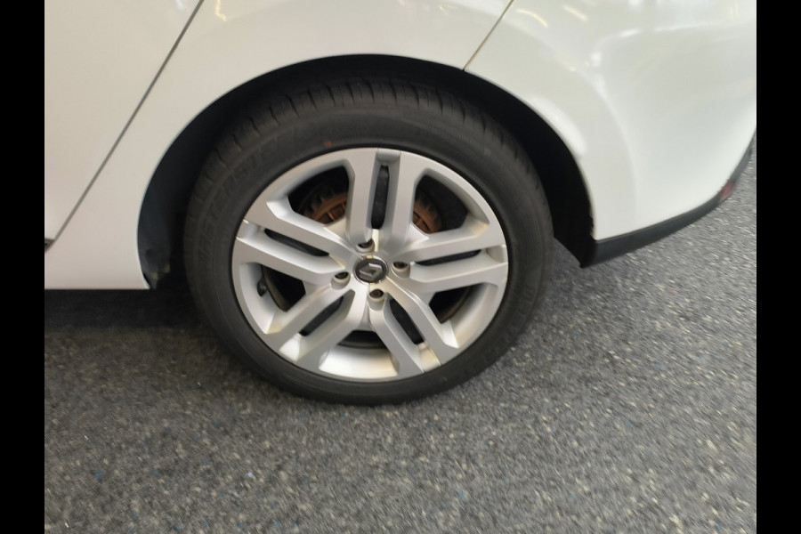 Renault Clio Estate 0.9 TCe Zen Rijklaar + 12 maanden Bovag-garantie Henk Jongen Auto's in Helmond,  al 50 jaar service zoals 't hoort!