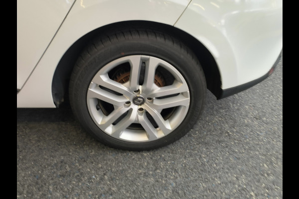 Renault Clio Estate 0.9 TCe Zen Rijklaar + 12 maanden Bovag-garantie Henk Jongen Auto's in Helmond,  al 50 jaar service zoals 't hoort!