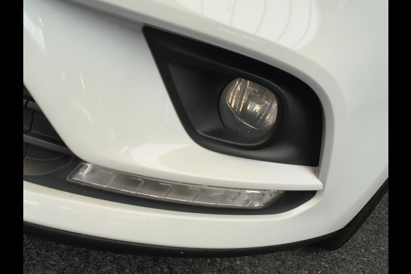 Renault Clio Estate 0.9 TCe Zen Rijklaar + 12 maanden Bovag-garantie Henk Jongen Auto's in Helmond,  al 50 jaar service zoals 't hoort!