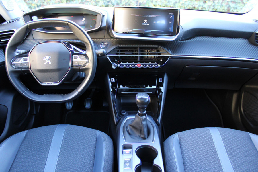 Peugeot 2008 1.2 PureTech Allure | Trekhaak | Panoramadak | Navigatie