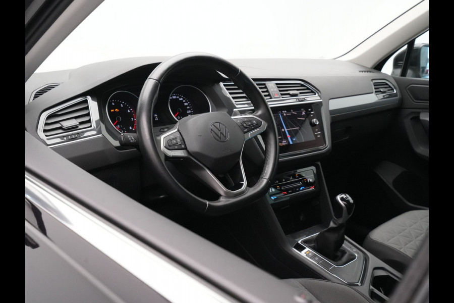 Volkswagen Tiguan 1.5 TSI 130pk Life Trekhaak Navigatie Carplay Acc Pdc Clima 54