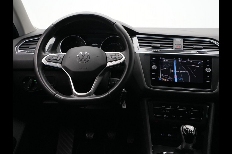 Volkswagen Tiguan 1.5 TSI 130pk Life Trekhaak Navigatie Carplay Acc Pdc Clima 54