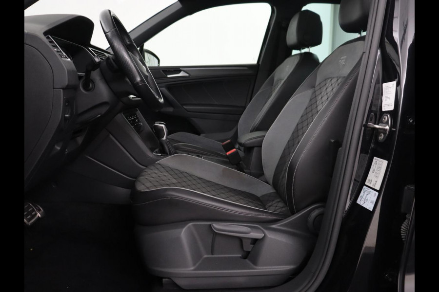 Volkswagen Tiguan 1.4 TSI eHybrid R-Line | Panoramadak | Keyless | Camera | Adaptive cruise control | Carplay | Privacy glass