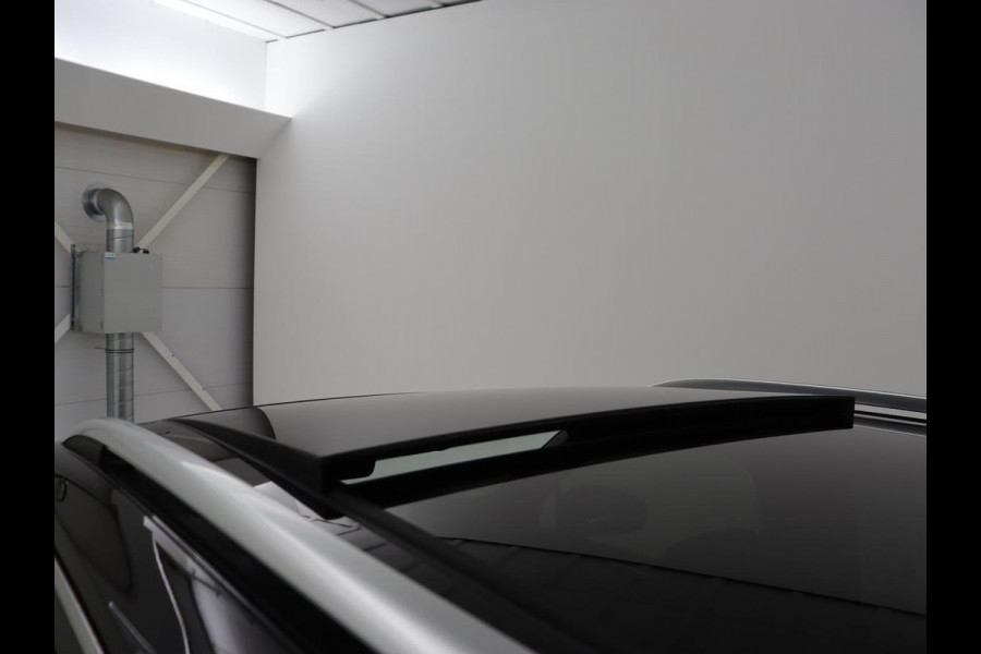 Volkswagen Tiguan 1.4 TSI eHybrid R-Line | Panoramadak | Keyless | Camera | Adaptive cruise control | Carplay | Privacy glass