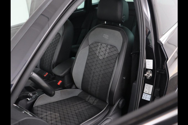 Volkswagen Tiguan 1.4 TSI eHybrid R-Line | Panoramadak | Keyless | Camera | Adaptive cruise control | Carplay | Privacy glass