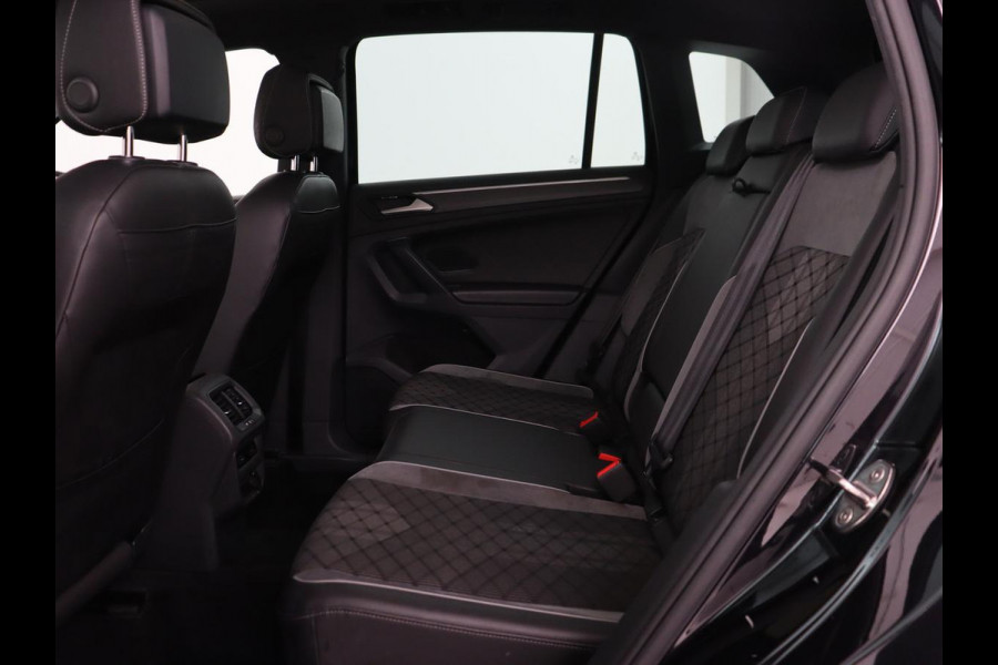 Volkswagen Tiguan 1.4 TSI eHybrid R-Line | Panoramadak | Keyless | Camera | Adaptive cruise control | Carplay | Privacy glass