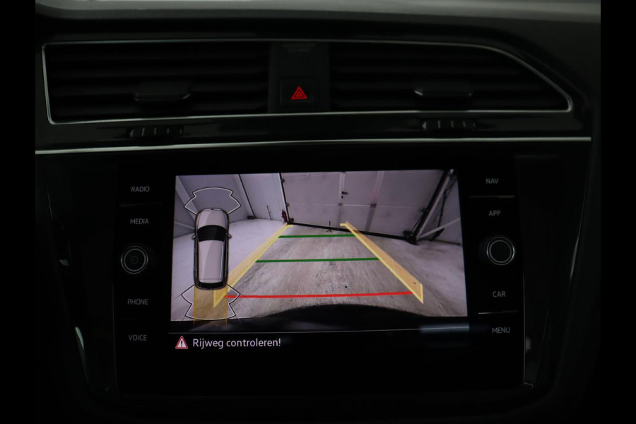 Volkswagen Tiguan 1.4 TSI eHybrid R-Line | Panoramadak | Keyless | Camera | Adaptive cruise control | Carplay | Privacy glass