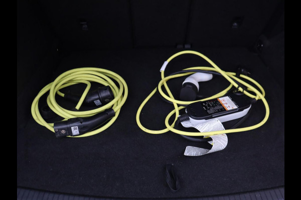 Volkswagen Tiguan 1.4 TSI eHybrid R-Line | Panoramadak | Keyless | Camera | Adaptive cruise control | Carplay | Privacy glass