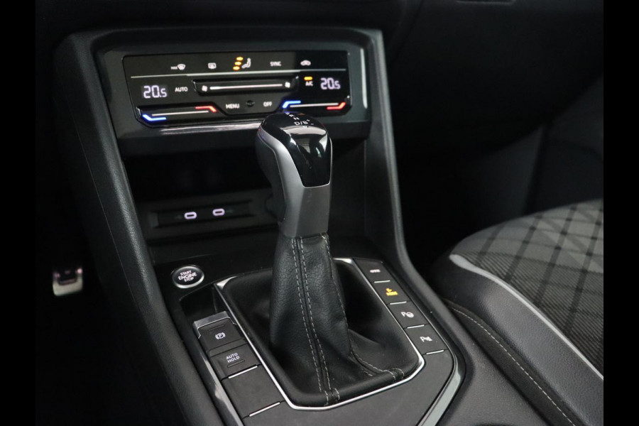 Volkswagen Tiguan 1.4 TSI eHybrid R-Line | Panoramadak | Keyless | Camera | Adaptive cruise control | Carplay | Privacy glass