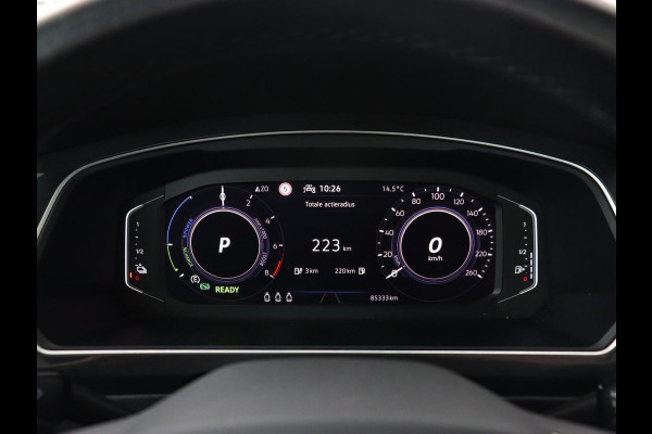 Volkswagen Tiguan 1.4 TSI eHybrid R-Line | Panoramadak | Keyless | Camera | Adaptive cruise control | Carplay | Privacy glass