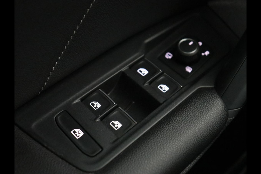 Volkswagen Tiguan 1.4 TSI eHybrid R-Line | Panoramadak | Keyless | Camera | Adaptive cruise control | Carplay | Privacy glass