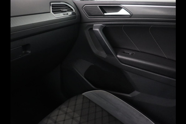 Volkswagen Tiguan 1.4 TSI eHybrid R-Line | Panoramadak | Keyless | Camera | Adaptive cruise control | Carplay | Privacy glass