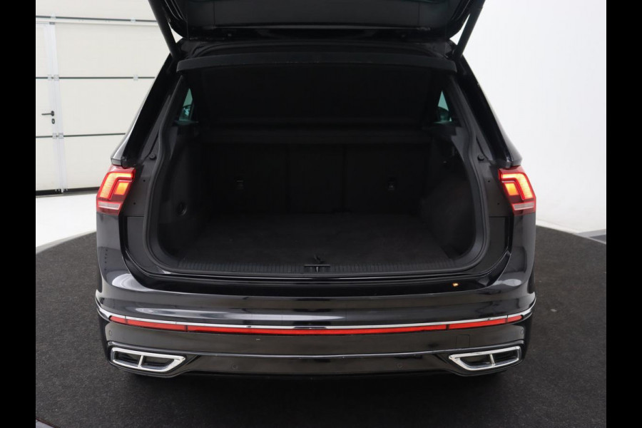 Volkswagen Tiguan 1.4 TSI eHybrid R-Line | Panoramadak | Keyless | Camera | Adaptive cruise control | Carplay | Privacy glass