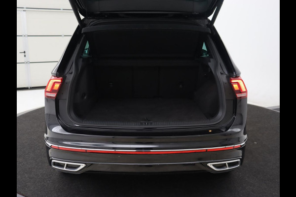 Volkswagen Tiguan 1.4 TSI eHybrid R-Line | Panoramadak | Keyless | Camera | Adaptive cruise control | Carplay | Privacy glass
