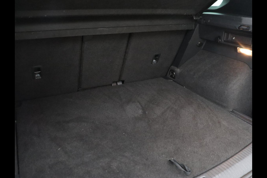 Volkswagen Tiguan 1.4 TSI eHybrid R-Line | Panoramadak | Keyless | Camera | Adaptive cruise control | Carplay | Privacy glass