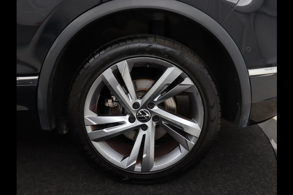 Volkswagen Tiguan 1.4 TSI eHybrid R-Line | Panoramadak | Keyless | Camera | Adaptive cruise control | Carplay | Privacy glass
