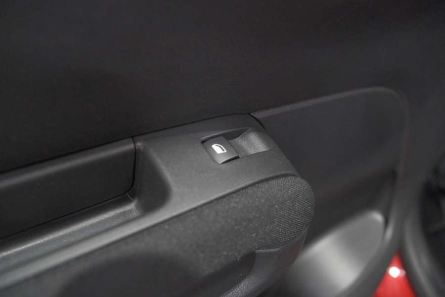 Citroën C3 Aircross PureTech 130 EAT6 Shine | Allseason Banden | Camera | Head-Up Display | Navigatie