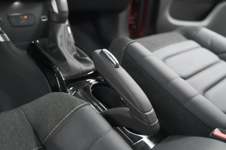 Citroën C3 Aircross PureTech 130 EAT6 Shine | Allseason Banden | Camera | Head-Up Display | Navigatie