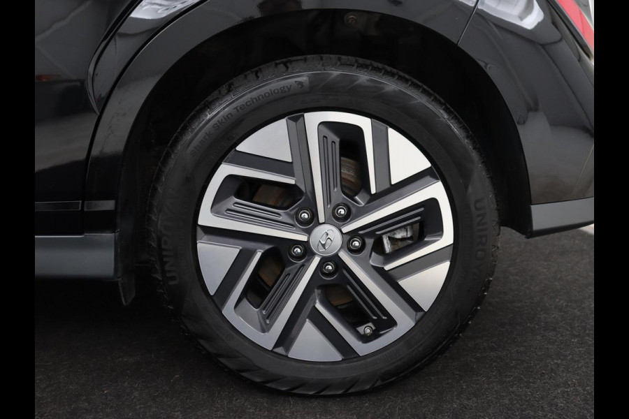 Hyundai Kona EV Business 64 kWh | 3-Fase | Stoelverwarming | Climate control | Adaptive cruise control | Camera | HUD