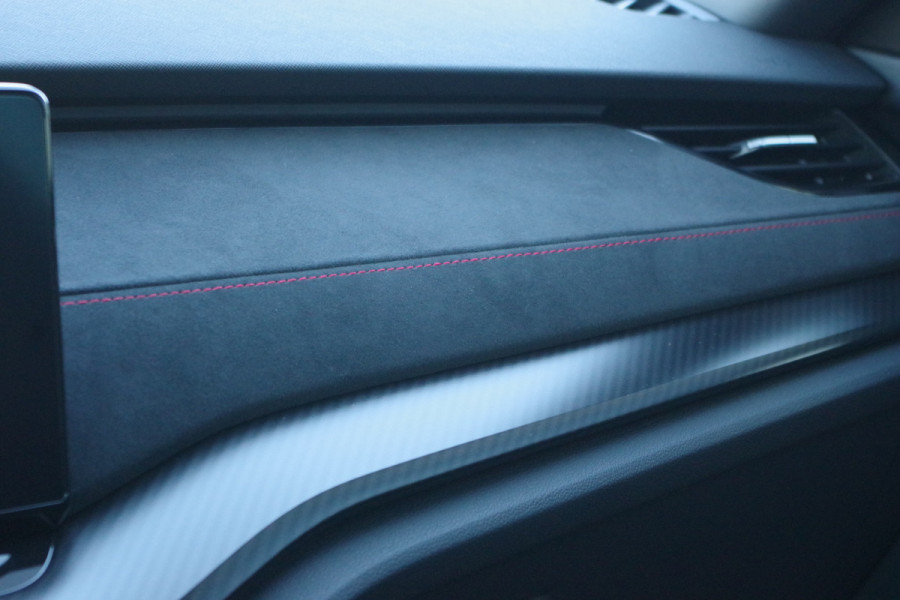 Škoda Octavia Combi 1.4 TSI RS 245 PK iV PHEV BNS, Winterpakket, 4 x Stoelverwarming, Camera