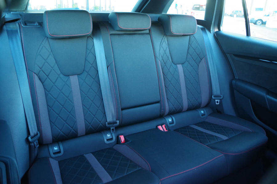 Škoda Octavia Combi 1.4 TSI RS 245 PK iV PHEV BNS, Winterpakket, 4 x Stoelverwarming, Camera