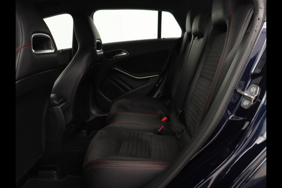 Mercedes-Benz CLA-Klasse Shooting Brake 180 AMG-Pakket | Full-LED | Stoelverwarming | Camera | Navigatie
