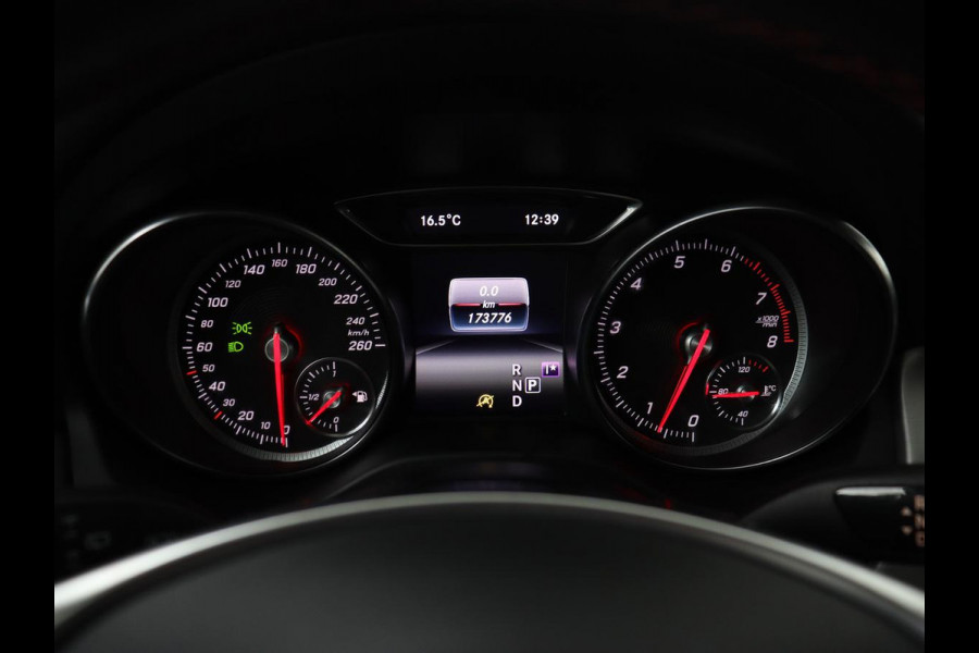 Mercedes-Benz CLA-Klasse Shooting Brake 180 AMG-Pakket | Full-LED | Stoelverwarming | Camera | Navigatie