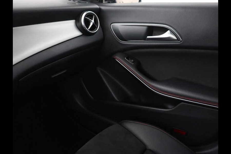 Mercedes-Benz CLA-Klasse Shooting Brake 180 AMG-Pakket | Full-LED | Stoelverwarming | Camera | Navigatie