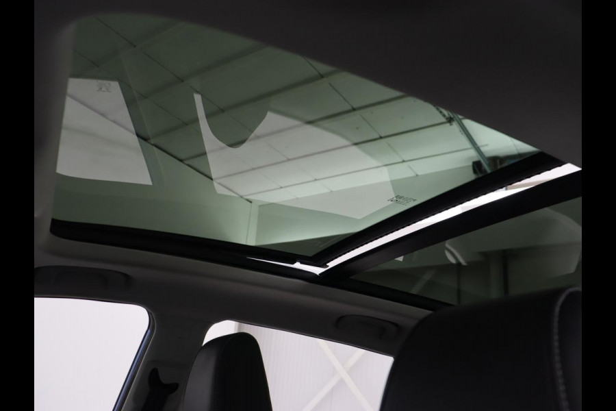 MG Mg Zs EV Luxury 45 kWh | Panoramadak | Adaptive cruise control | Climate control | Leder | Stoelverwarming | Navigatie | Camera | Carplay